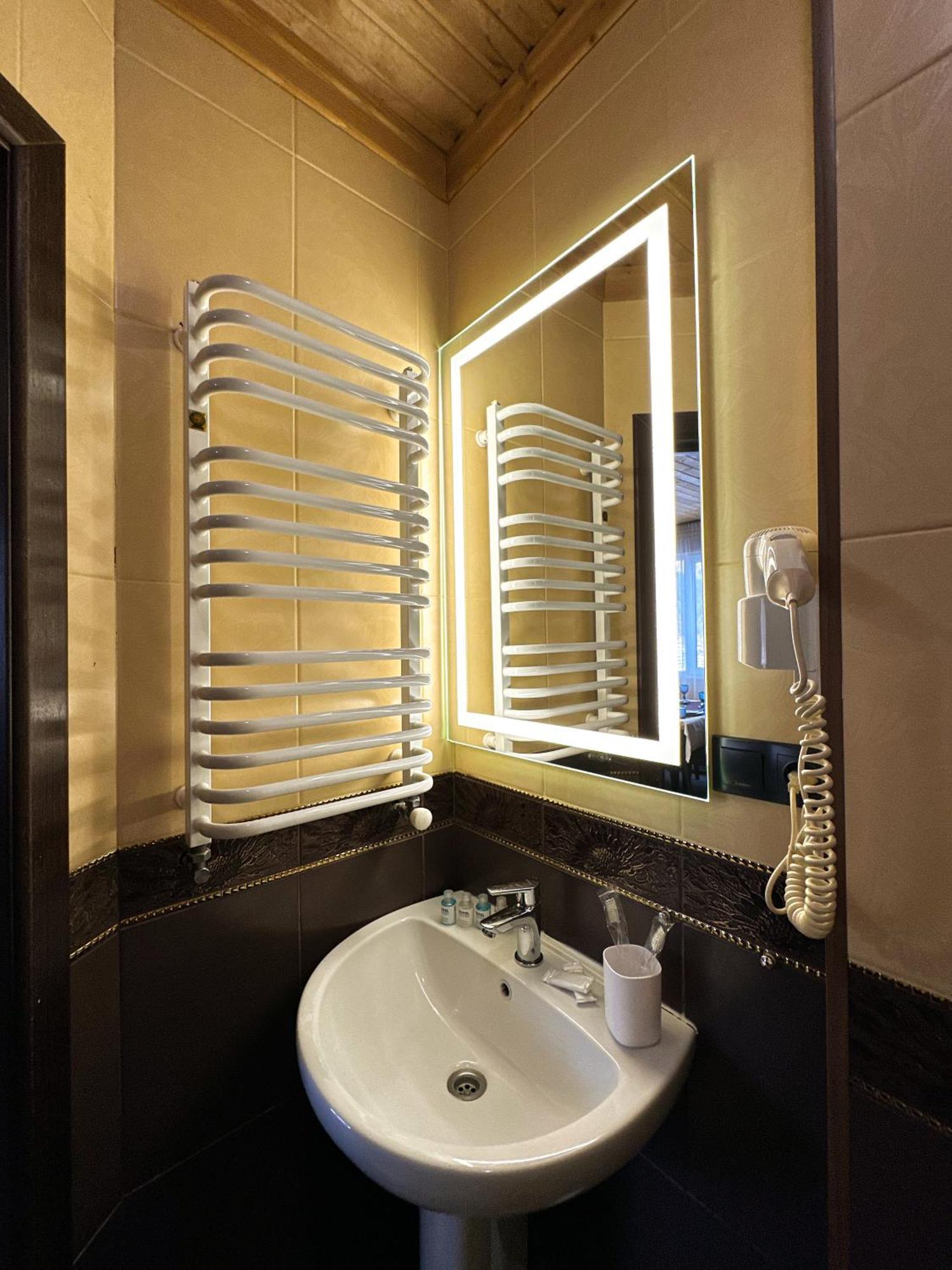 Wellland Hotel Jaremcse Kültér fotó